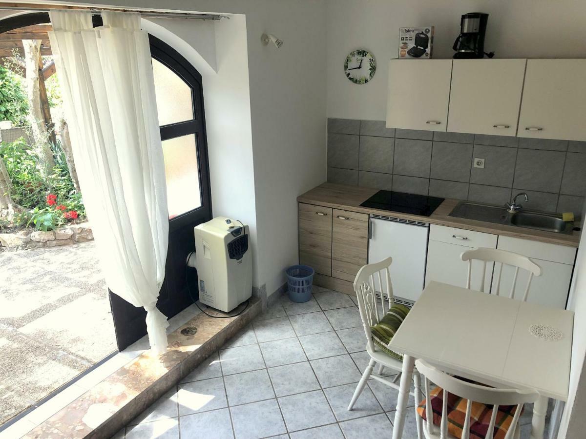 Guesthouse Vila Ruzmarin Zdrelac Luaran gambar