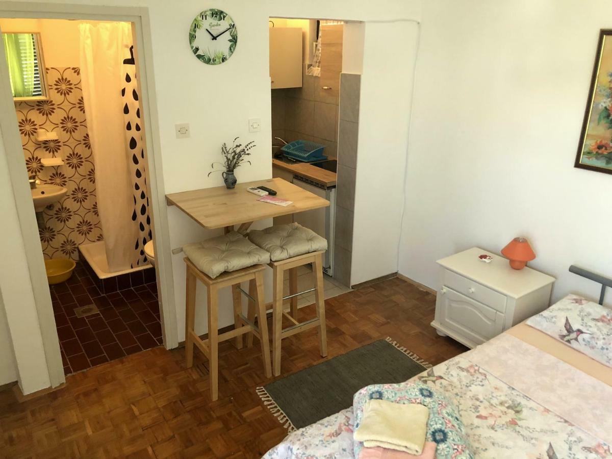 Guesthouse Vila Ruzmarin Zdrelac Luaran gambar
